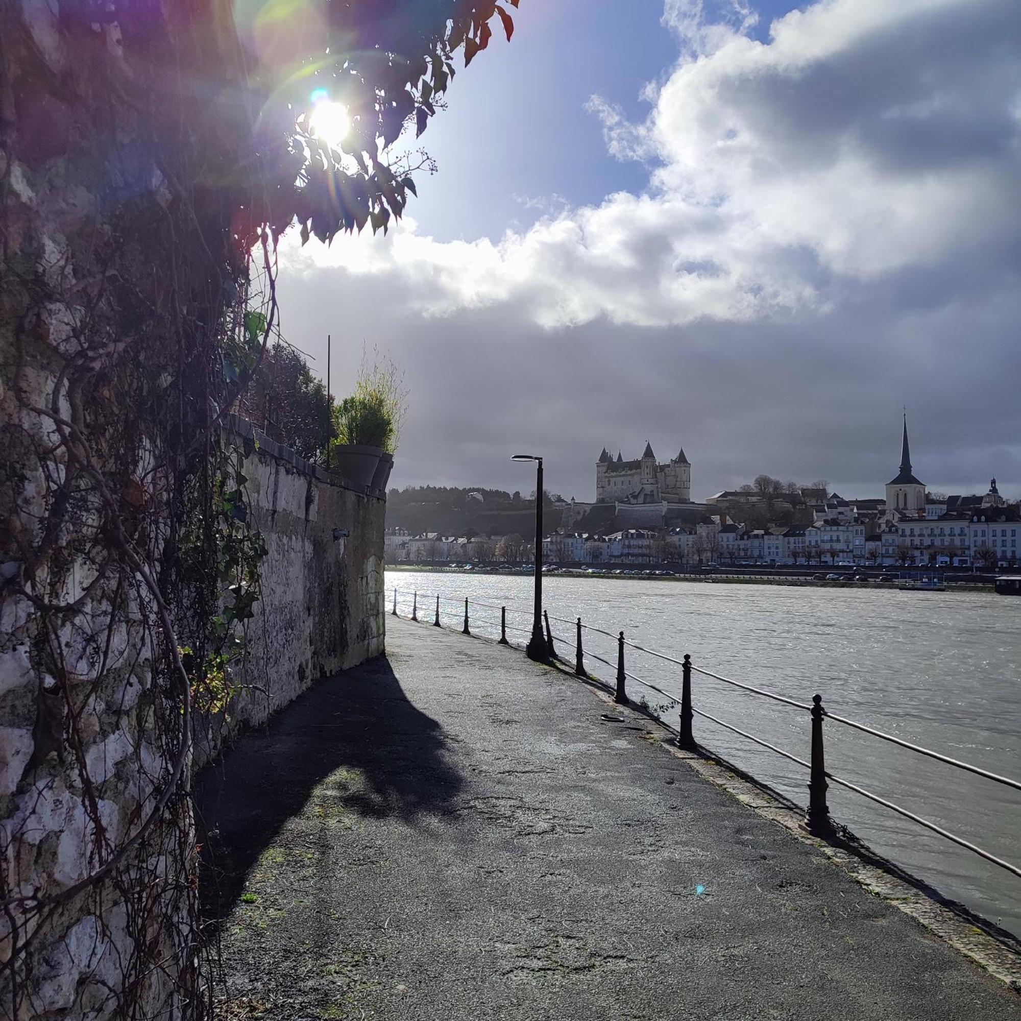 Une - Halte Entre Les Ponts - en toute simplicité Saumur Exterior foto